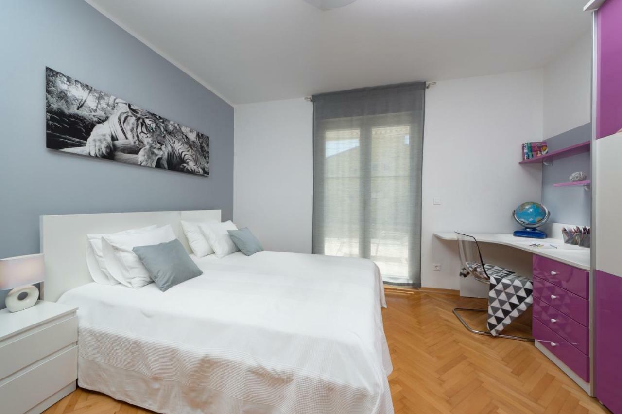 Rainbow Apartment Pula Exterior photo